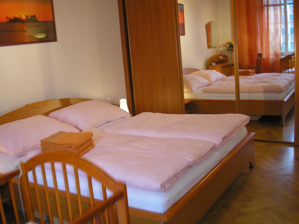 Apartment Accommodation Up To 17 Братислава Номер фото