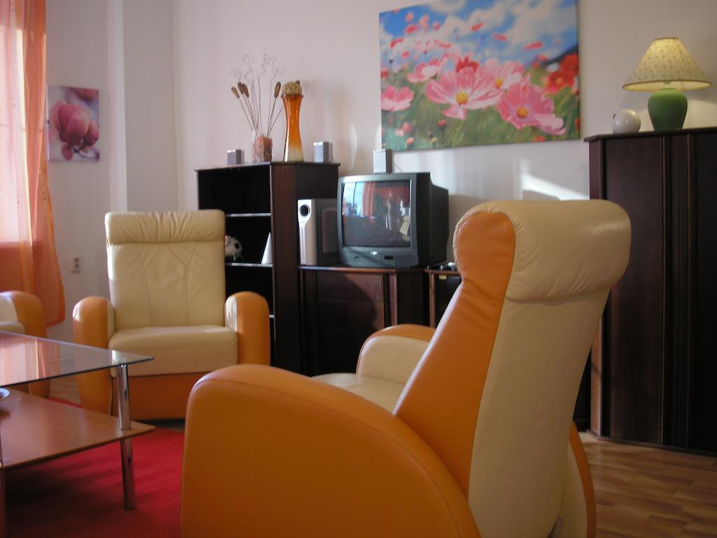 Apartment Accommodation Up To 17 Братислава Екстер'єр фото