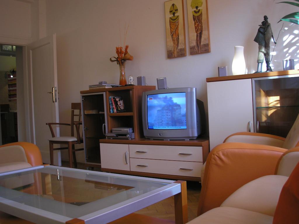 Apartment Accommodation Up To 17 Братислава Екстер'єр фото