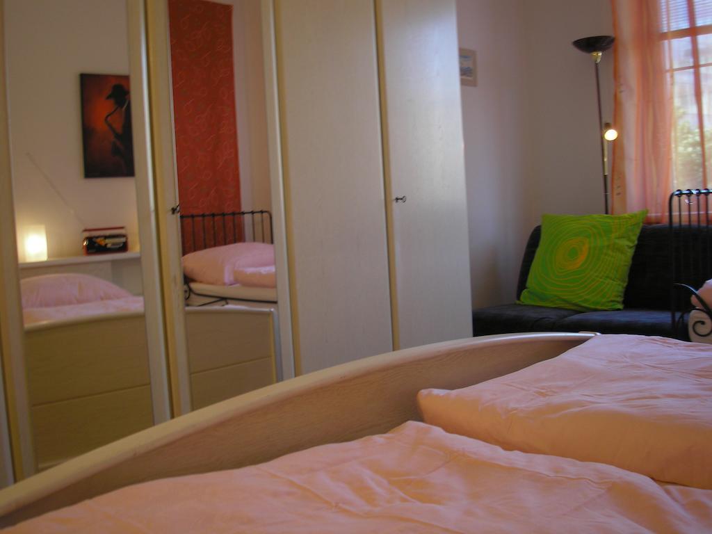 Apartment Accommodation Up To 17 Братислава Екстер'єр фото